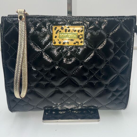 Betsey Johnson Large‎ Faux Leather Black and Gold Quilted Wristlet - Picture 2 of 10